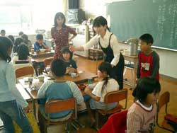 嬉野小学校－お茶のひみつをさぐれ-